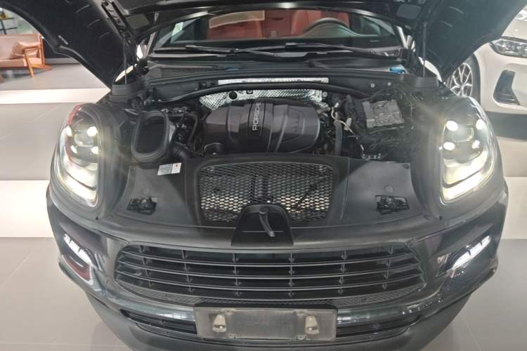 Used Porsche Macan 2018 Macan 2.0T Engine Bay