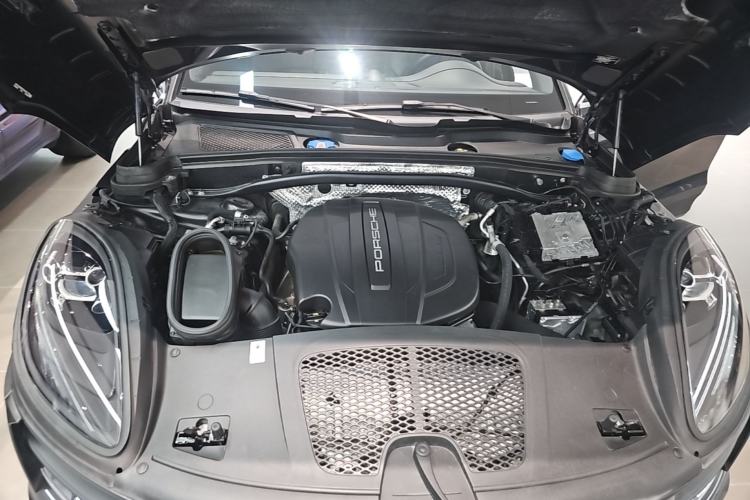 Used Porsche Macan 2018 Macan 2.0T Engine Bay