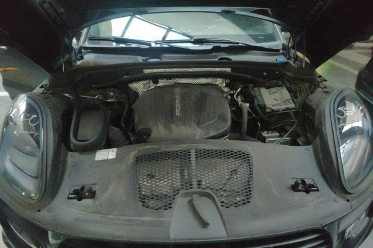Used Porsche Macan 2018 Macan 2.0T Engine Bay