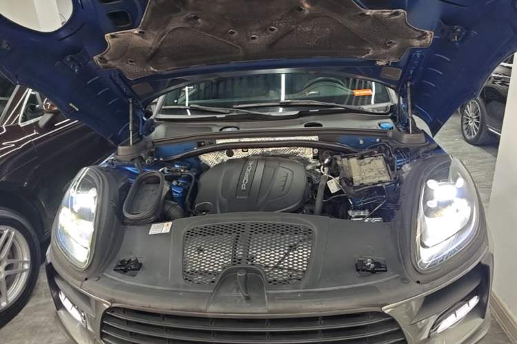 Used Porsche Macan 2018 Macan 2.0T Engine Bay