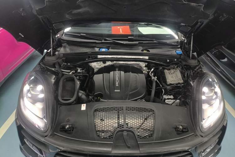 Used Porsche Macan 2018 Macan 2.0T Engine Bay