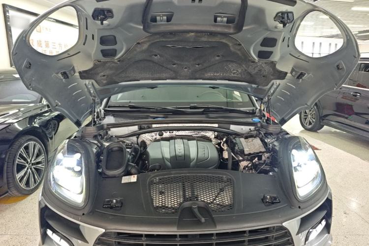 Used Porsche Macan 2018 Macan 2.0T Engine Bay