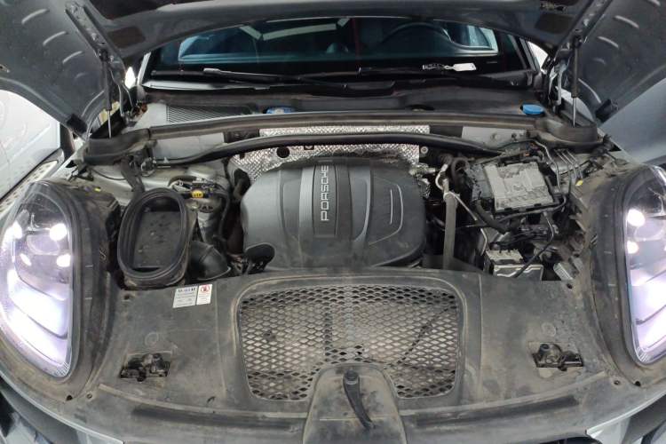 Used Porsche Macan 2018 Macan 2.0T Engine Bay
