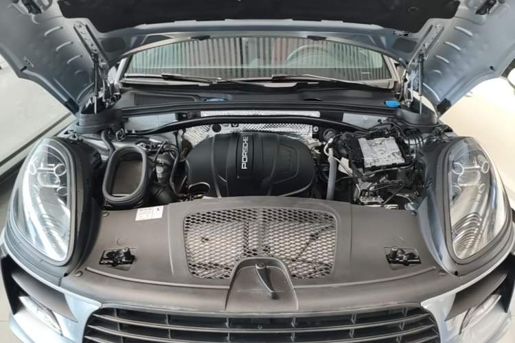 Used Porsche Macan 2018 Macan 2.0T Engine Bay