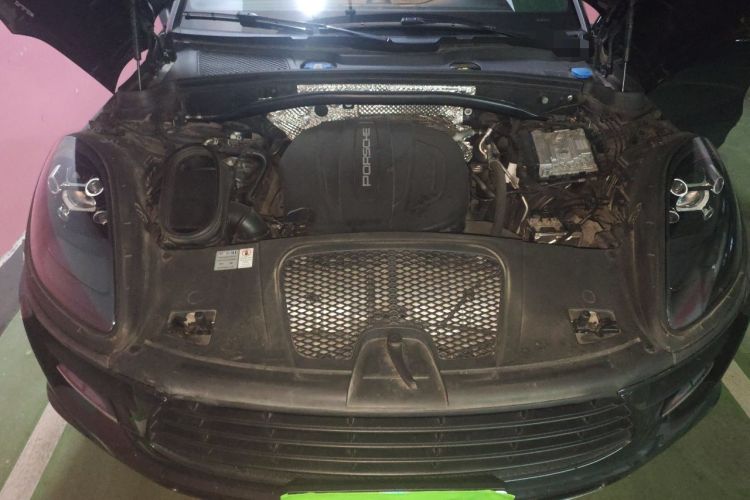 Used Porsche Macan 2018 Macan 2.0T Engine Bay