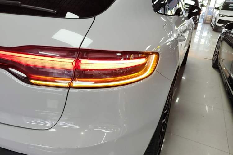 Used Porsche Macan 2018 Macan 2.0T Exterior 3