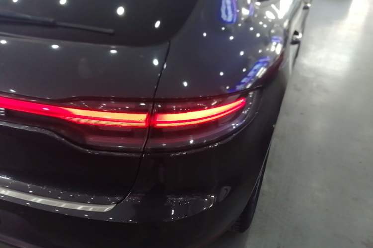 Used Porsche Macan 2018 Macan 2.0T Exterior 3