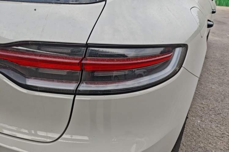 Used Porsche Macan 2018 Macan 2.0T Exterior 3