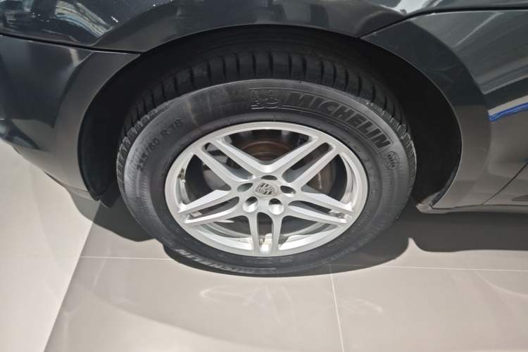 Used Porsche Macan 2018 Macan 2.0T Exterior 4
