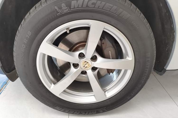 Used Porsche Macan 2018 Macan 2.0T Exterior 4