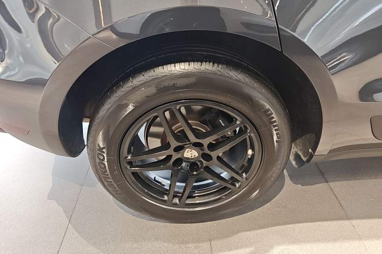 Used Porsche Macan 2018 Macan 2.0T Exterior 5