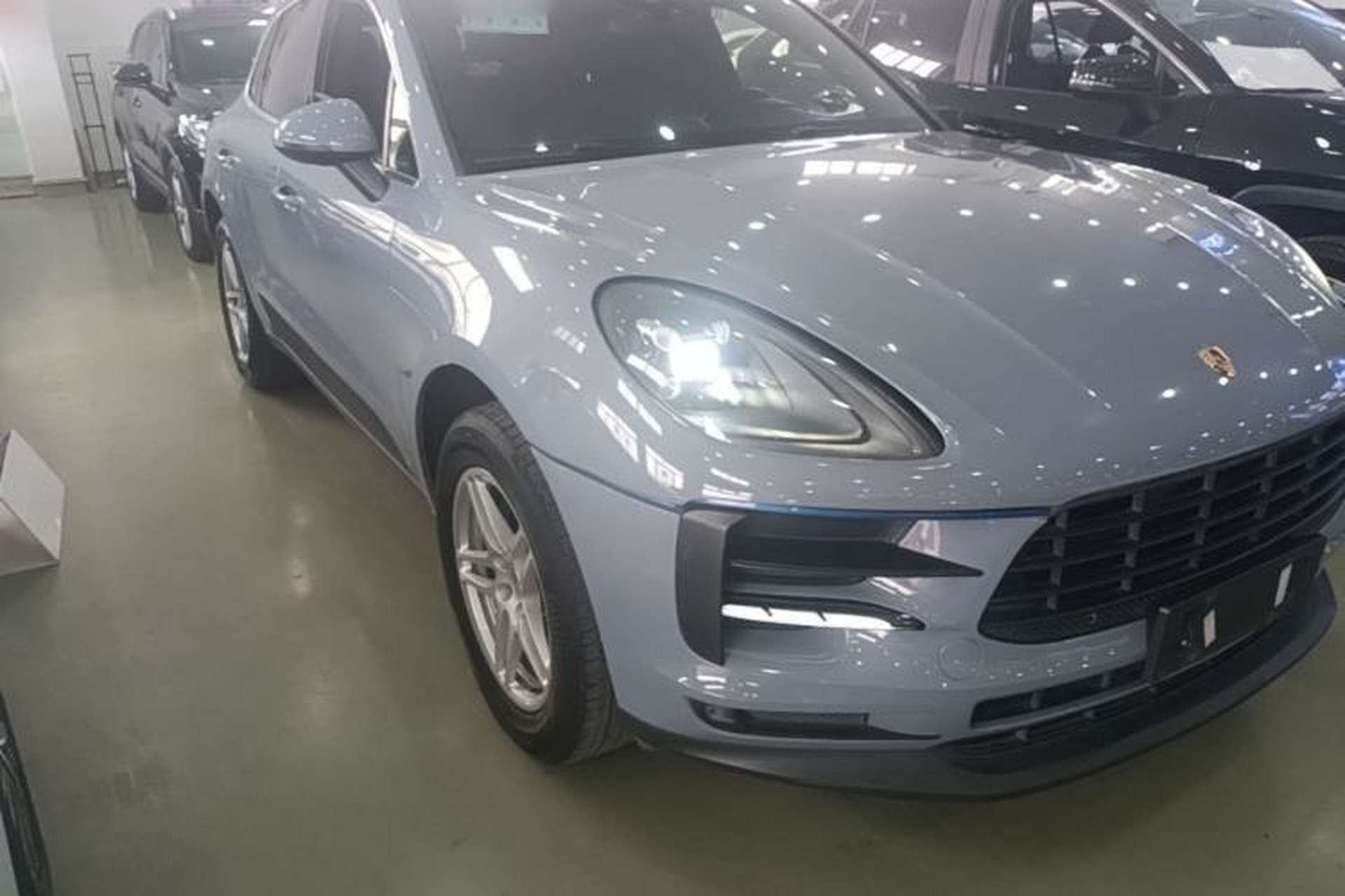 Used Porsche Macan 2018 Macan 2.0T Front Right 45 Deg