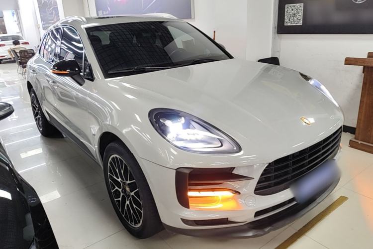 Used Porsche Macan 2018 Macan 2.0T Front Right 45 Deg