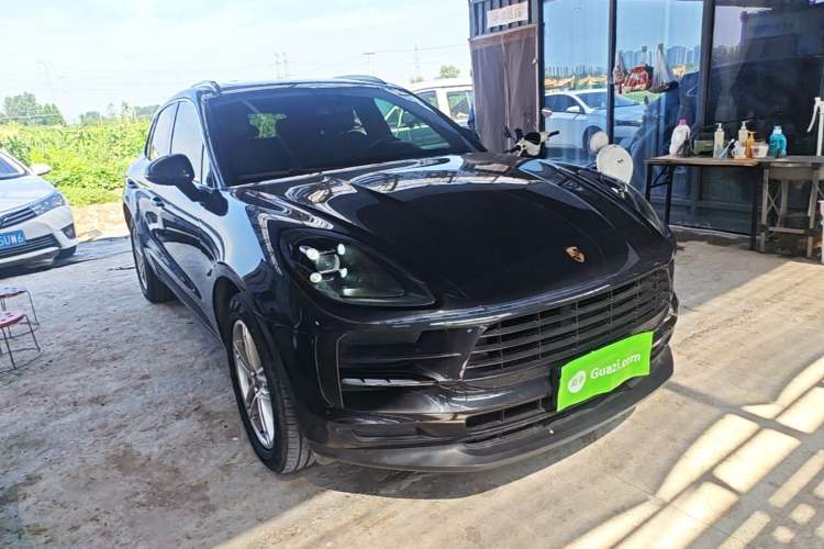 Used Porsche Macan 2018 Macan 2.0T Front Right 45 Deg