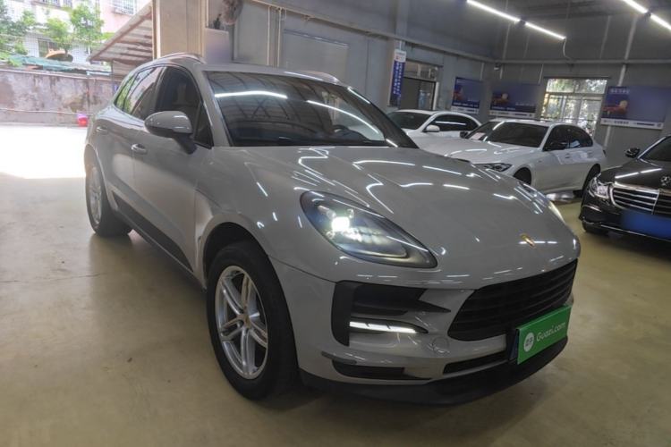 Used Porsche Macan 2018 Macan 2.0T Front Right 45 Deg