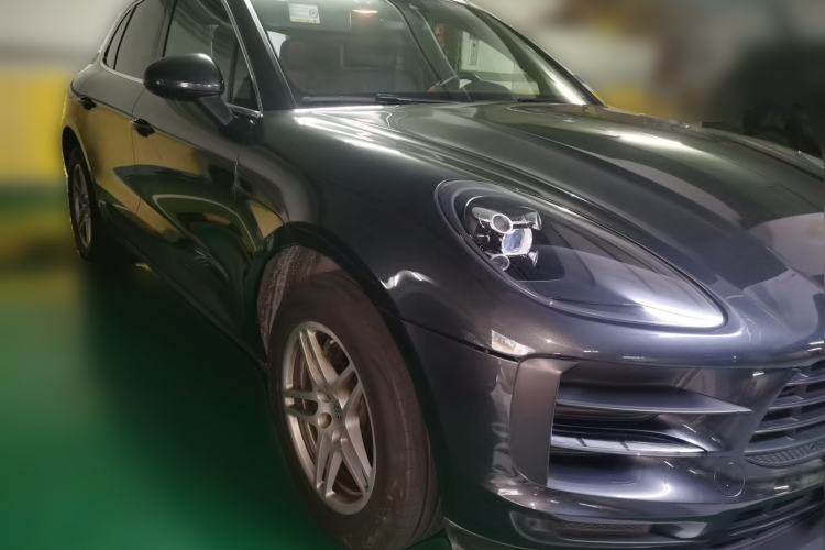 Used Porsche Macan 2018 Macan 2.0T Front Right 45 Deg