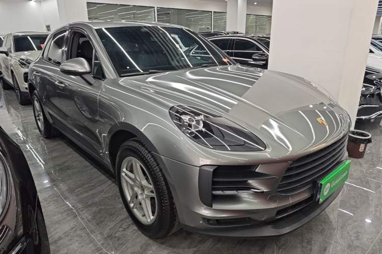 Used Porsche Macan 2018 Macan 2.0T Front Right 45 Deg