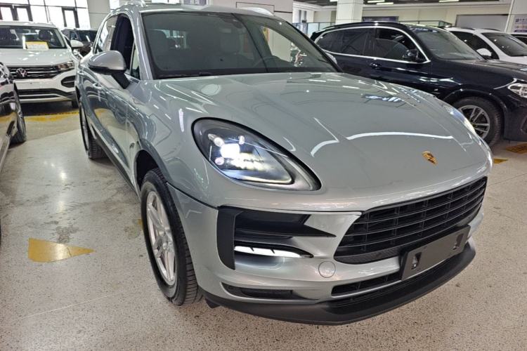 Used Porsche Macan 2018 Macan 2.0T Front Right 45 Deg