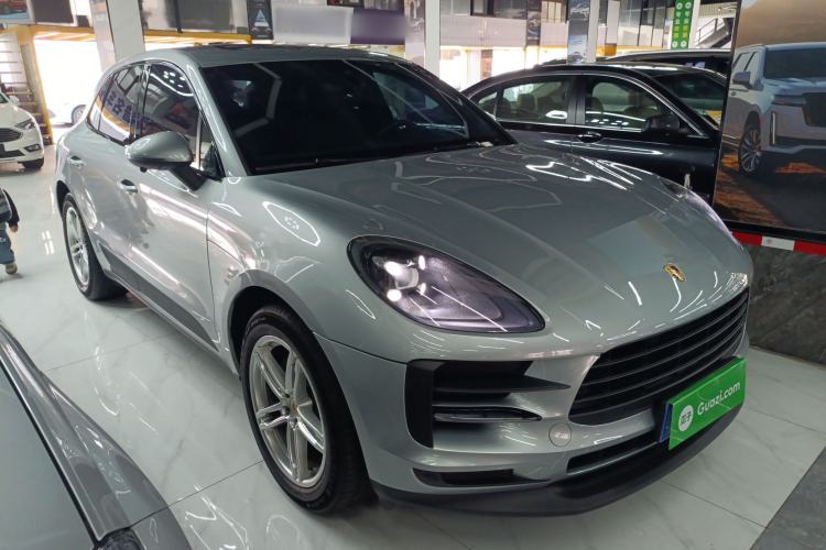 Used Porsche Macan 2018 Macan 2.0T Front Right 45 Deg