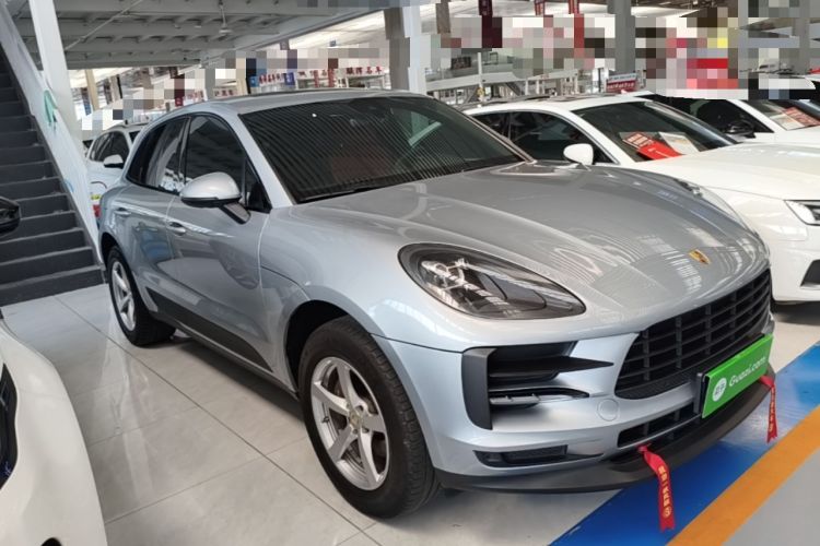 Used Porsche Macan 2018 Macan 2.0T Front Right 45 Deg