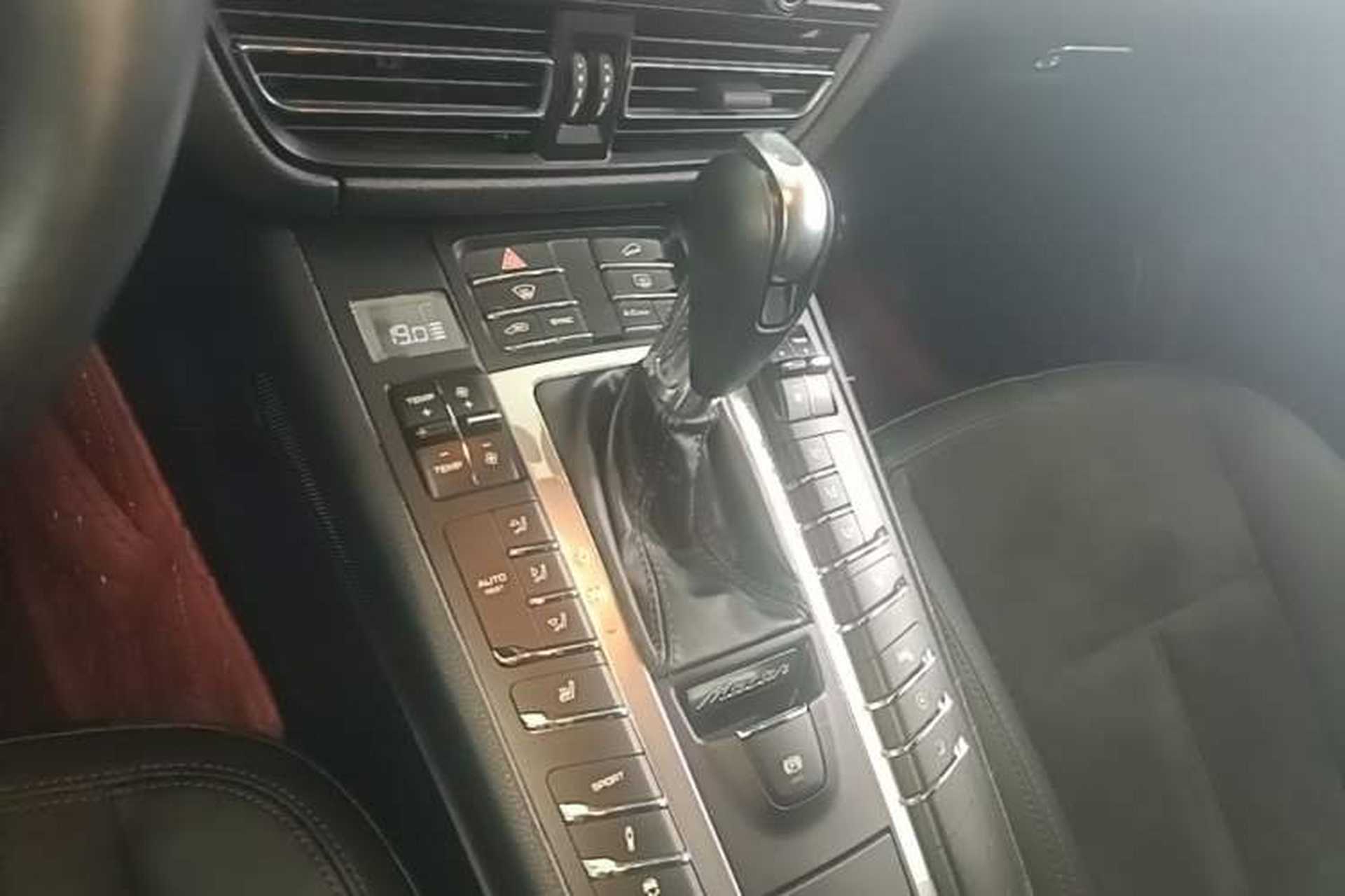 Used Porsche Macan 2018 Macan 2.0T Gear Lever