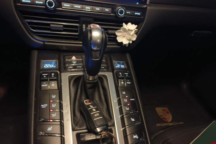 Used Porsche Macan 2018 Macan 2.0T Gear Lever