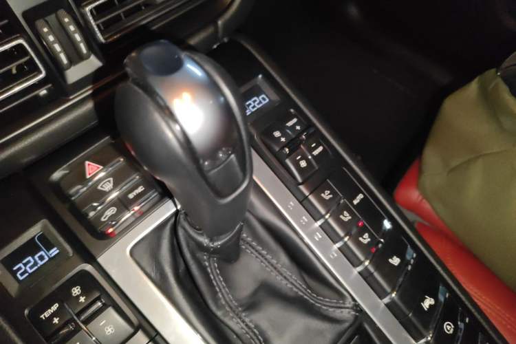 Used Porsche Macan 2018 Macan 2.0T Gear Lever