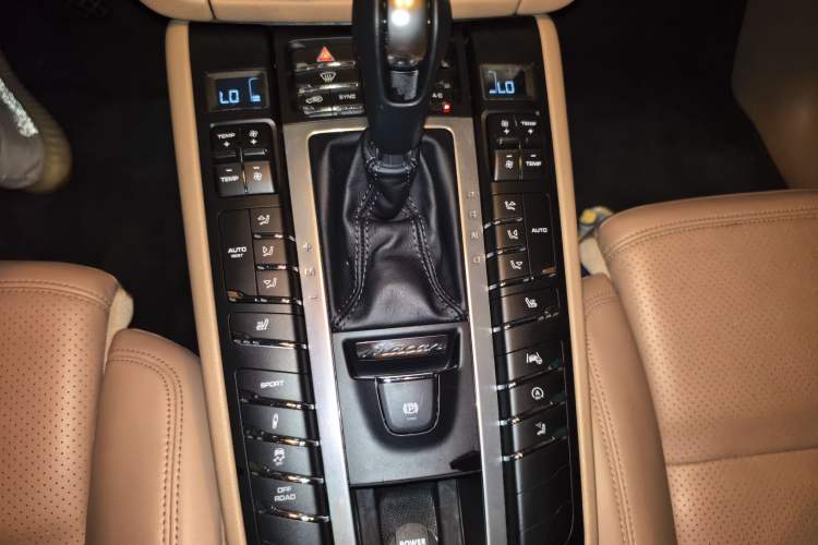 Used Porsche Macan 2018 Macan 2.0T Gear Lever