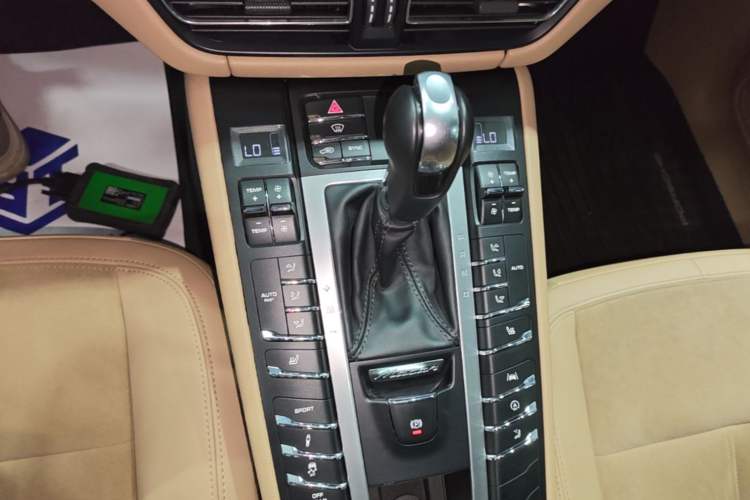 Used Porsche Macan 2018 Macan 2.0T Gear Lever