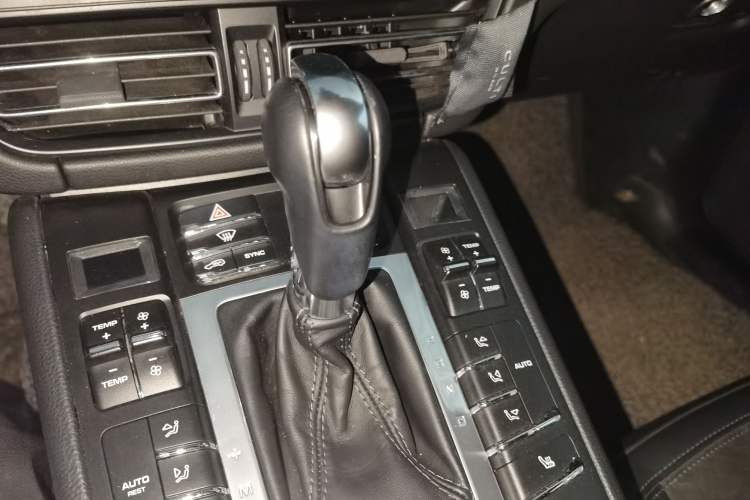 Used Porsche Macan 2018 Macan 2.0T Gear Lever