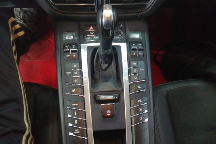 Used Porsche Macan 2018 Macan 2.0T Gear Lever