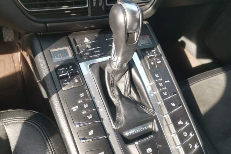 Used Porsche Macan 2018 Macan 2.0T Gear Lever