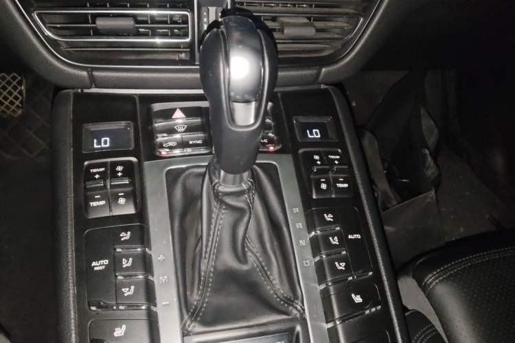 Used Porsche Macan 2018 Macan 2.0T Gear Lever