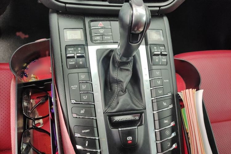 Used Porsche Macan 2018 Macan 2.0T Gear Lever