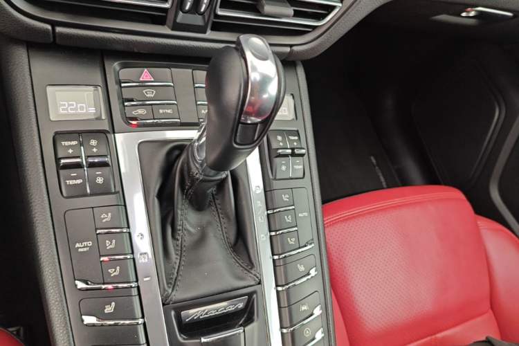 Used Porsche Macan 2018 Macan 2.0T Gear Lever