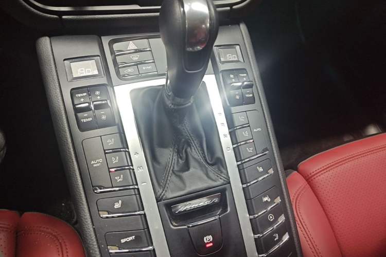 Used Porsche Macan 2018 Macan 2.0T Gear Lever