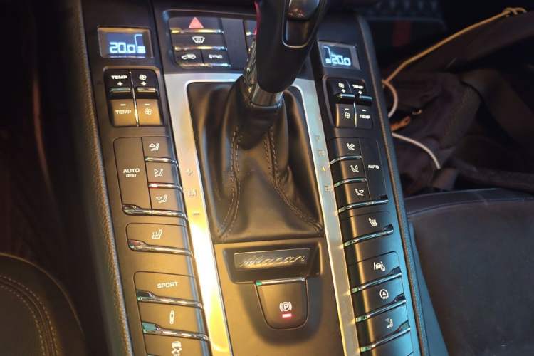 Used Porsche Macan 2018 Macan 2.0T Gear Lever