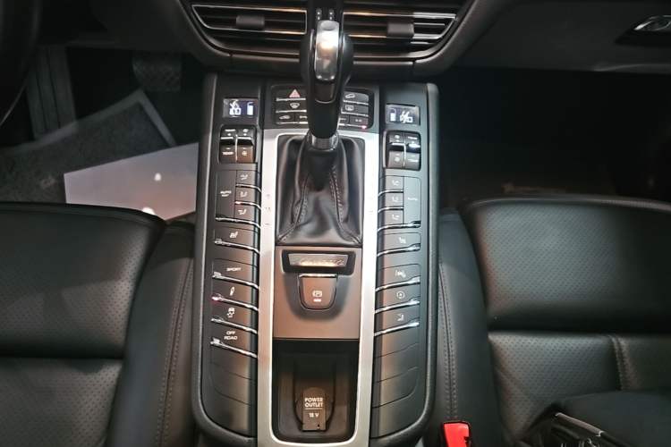Used Porsche Macan 2018 Macan 2.0T Gear Lever