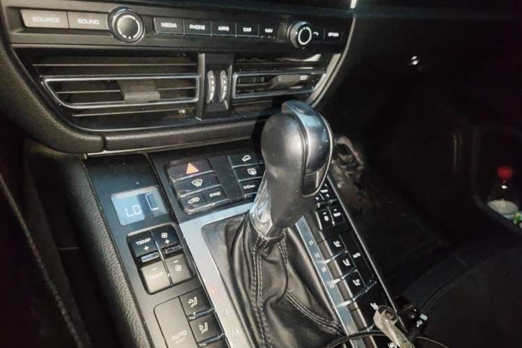 Used Porsche Macan 2018 Macan 2.0T Gear Lever