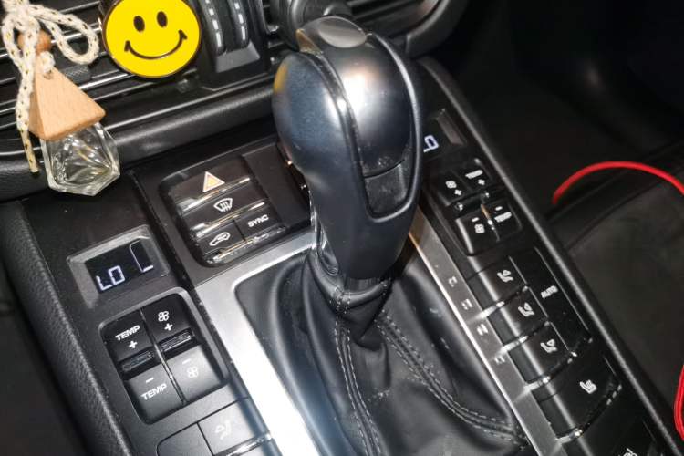 Used Porsche Macan 2018 Macan 2.0T Gear Lever
