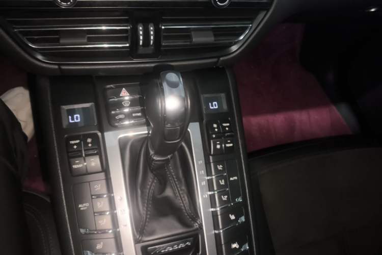 Used Porsche Macan 2018 Macan 2.0T Gear Lever