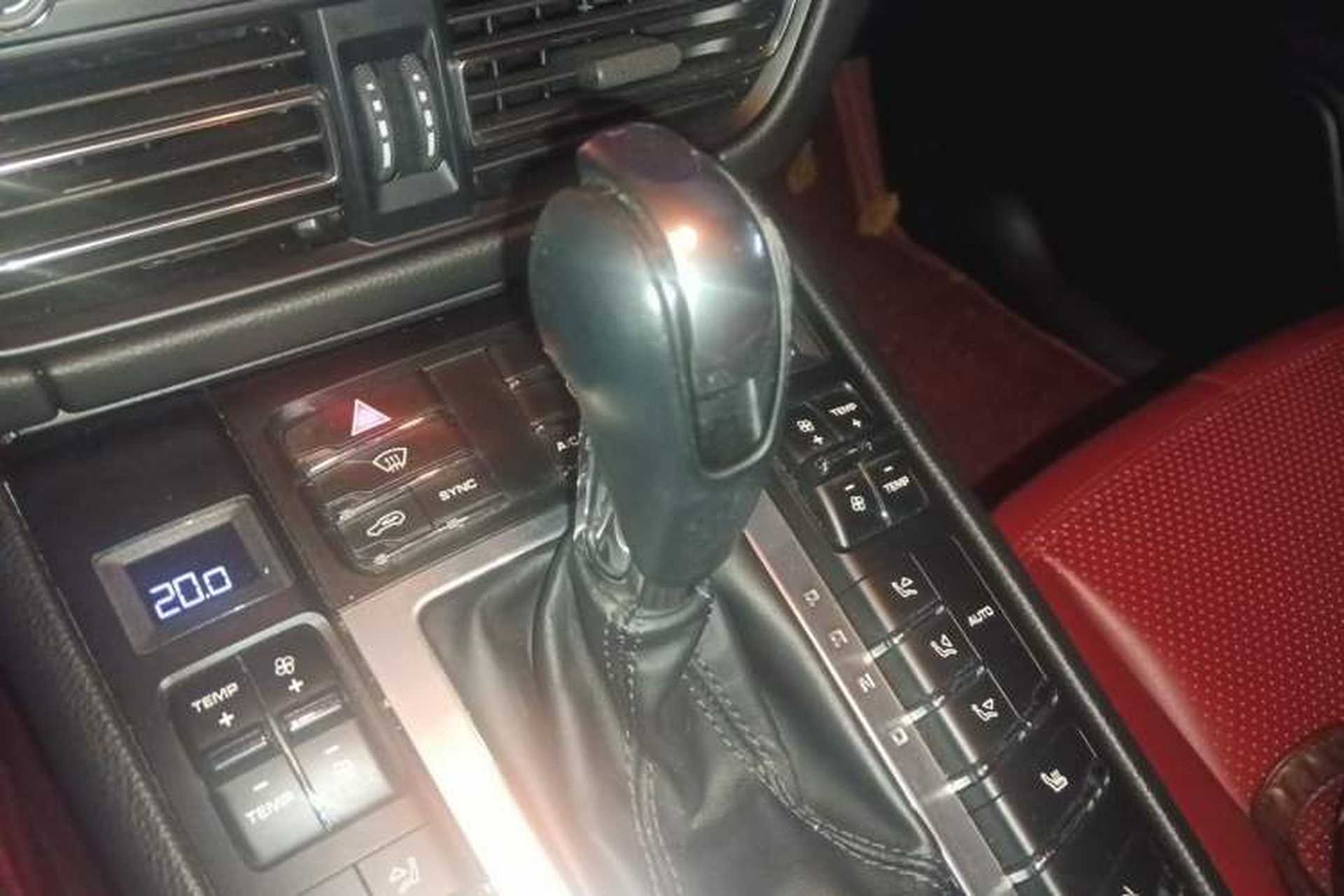 Used Porsche Macan 2018 Macan 2.0T Gear Lever