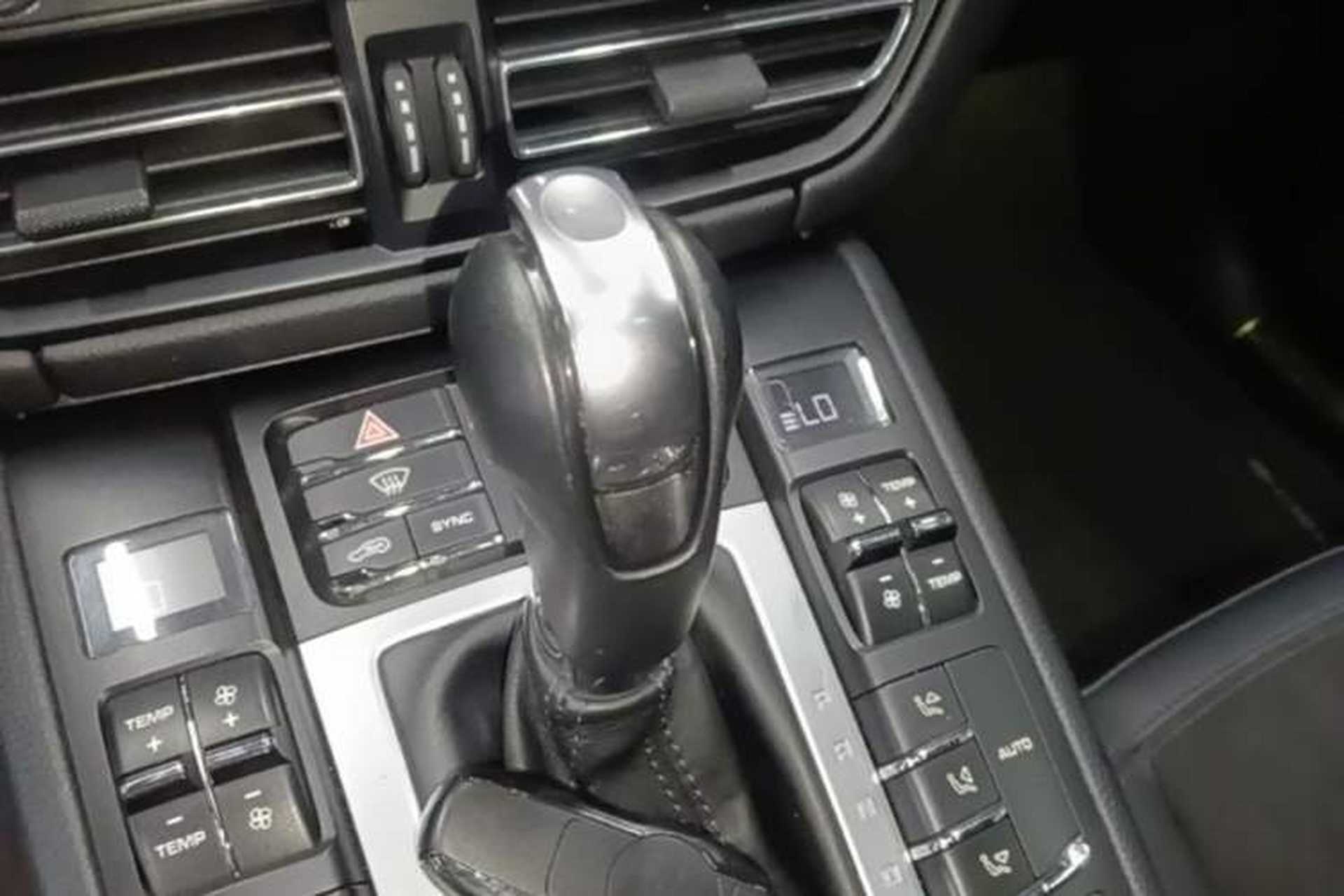 Used Porsche Macan 2018 Macan 2.0T Gear Lever
