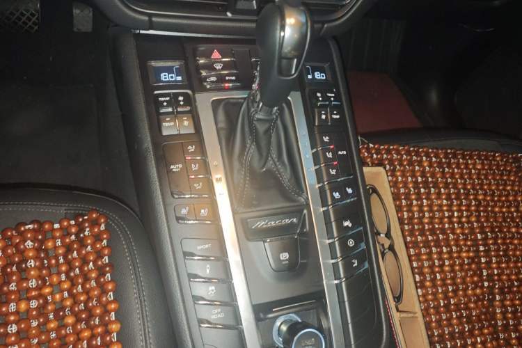 Used Porsche Macan 2018 Macan 2.0T Gear Lever