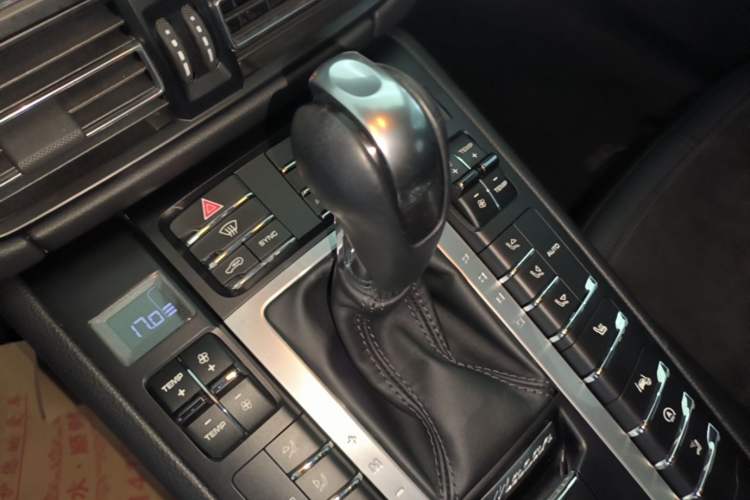Used Porsche Macan 2018 Macan 2.0T Gear Lever