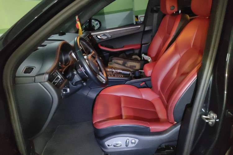 Used Porsche Macan 2018 Macan 2.0T Left Front Seat