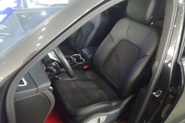 Used Porsche Macan 2018 Macan 2.0T Left Front Seat
