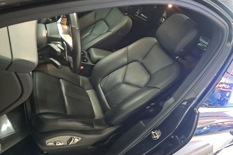 Used Porsche Macan 2018 Macan 2.0T Left Front Seat