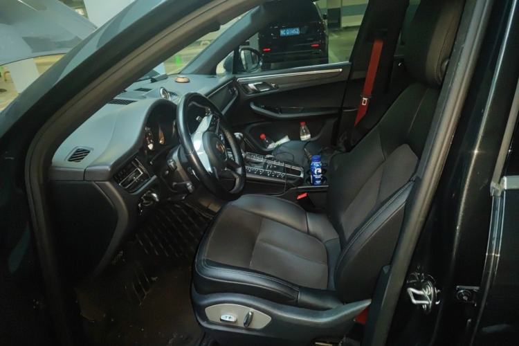 Used Porsche Macan 2018 Macan 2.0T Left Front Seat