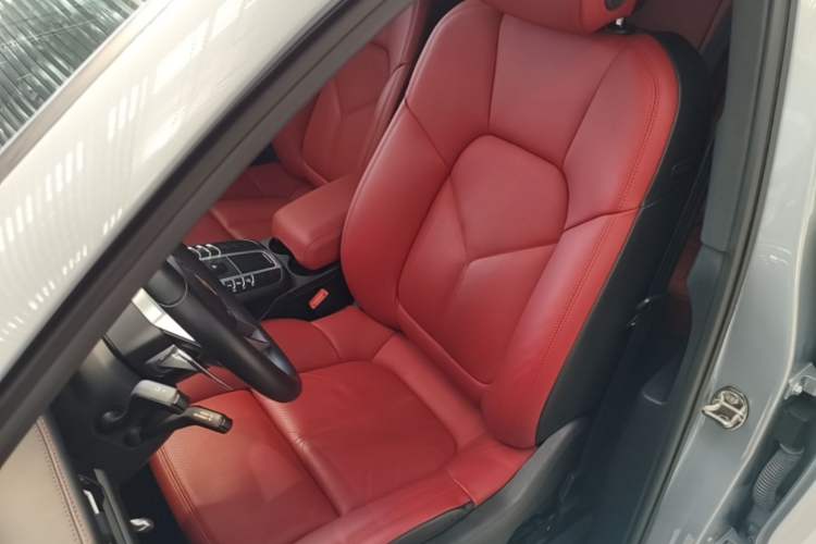 Used Porsche Macan 2018 Macan 2.0T Left Front Seat